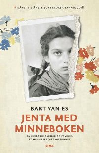 JENTA MED MINNEBOKEN